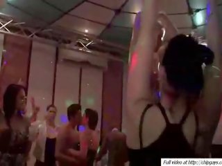 Lányok csoport szex videó buli csoport szórakozóhely tánc ütés munka kemény őrült homoszexuális