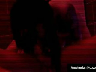Kuszący dark-haired holenderskie suka bani za turysta w amsterdam