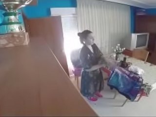 Una mujer viuda se hace la enferma para que el intern venga egy casa y poder comerse su polla gui114